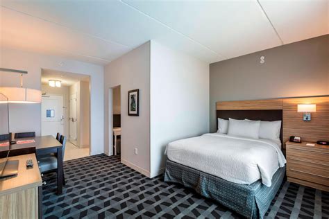 hotel suites near me.